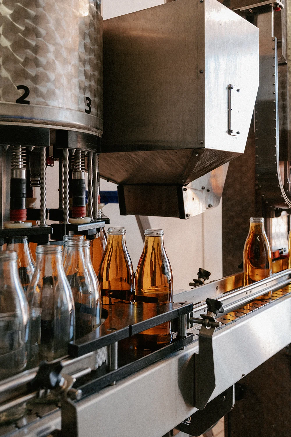 Mise en bouteille de nos jus de fruits en Aveyron